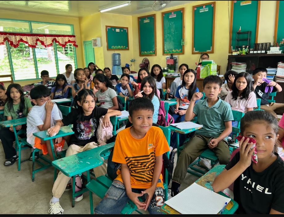 Image of students in classroom at Calabacita Elementary School, Philippines