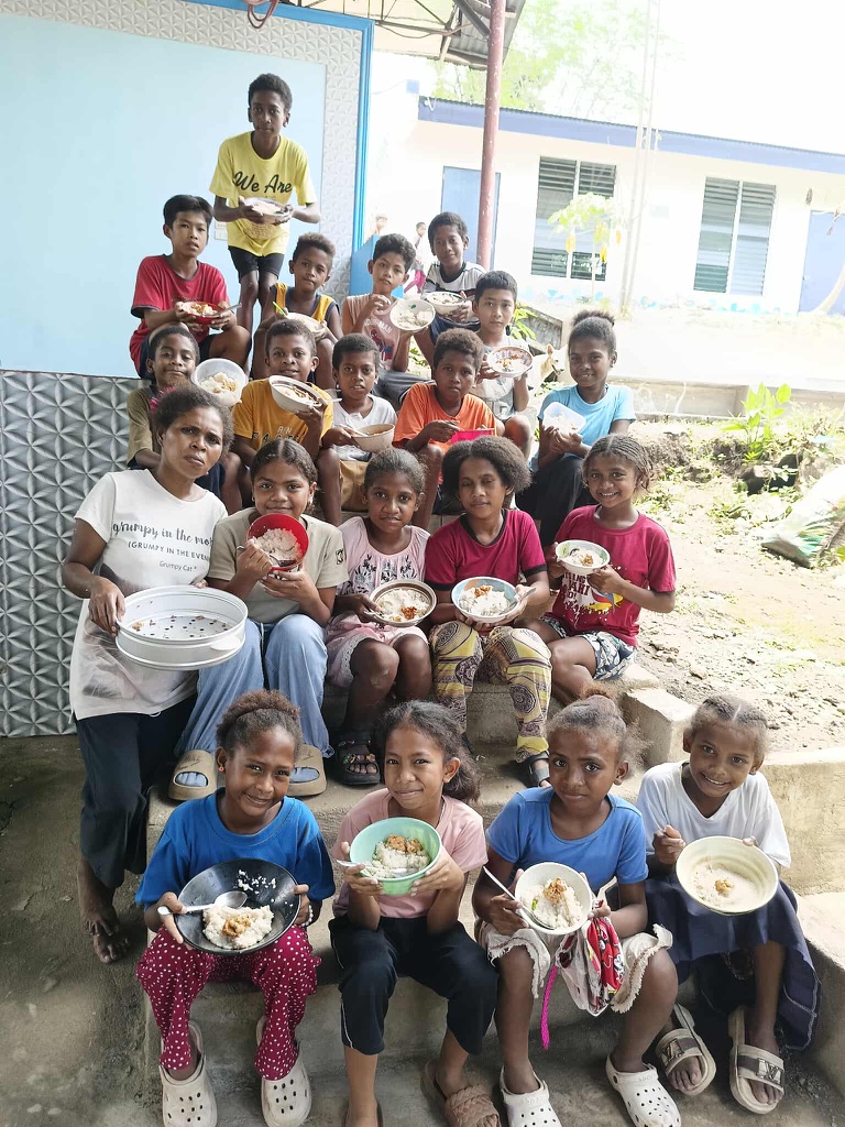 Image of children at Katutubo Village Elementary School, Phillipines