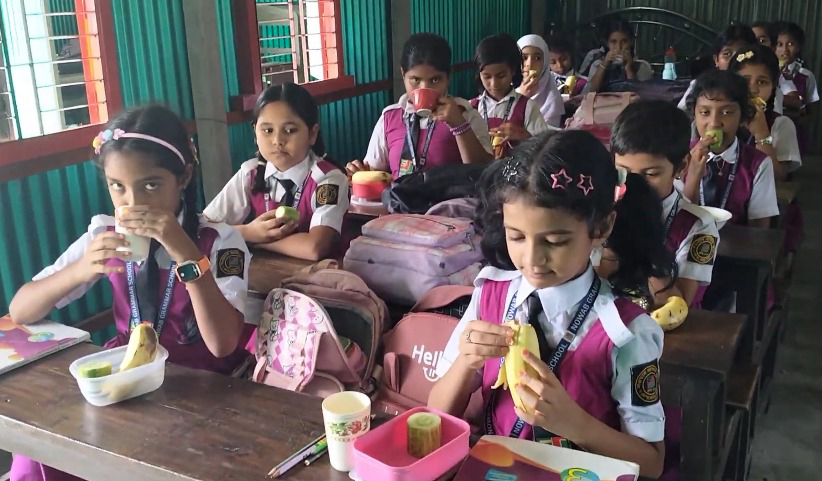Image of children at Nowab Grammar School, Bangladesh